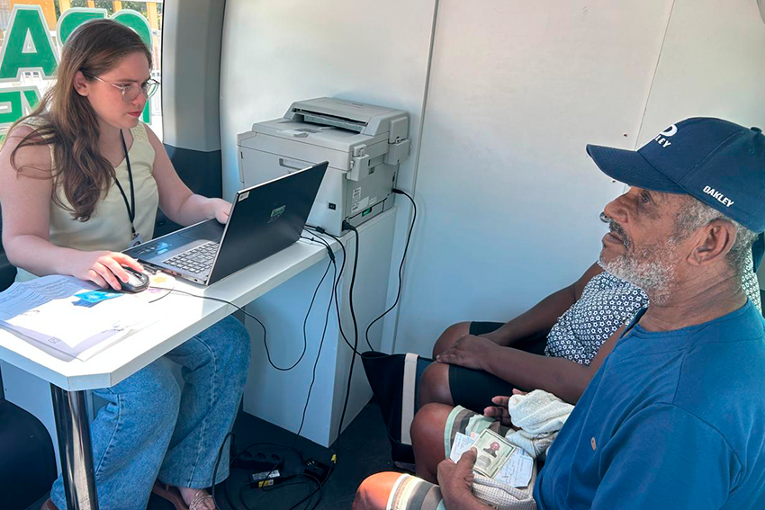 CORPO CRAS MÓVEL AMONTADO