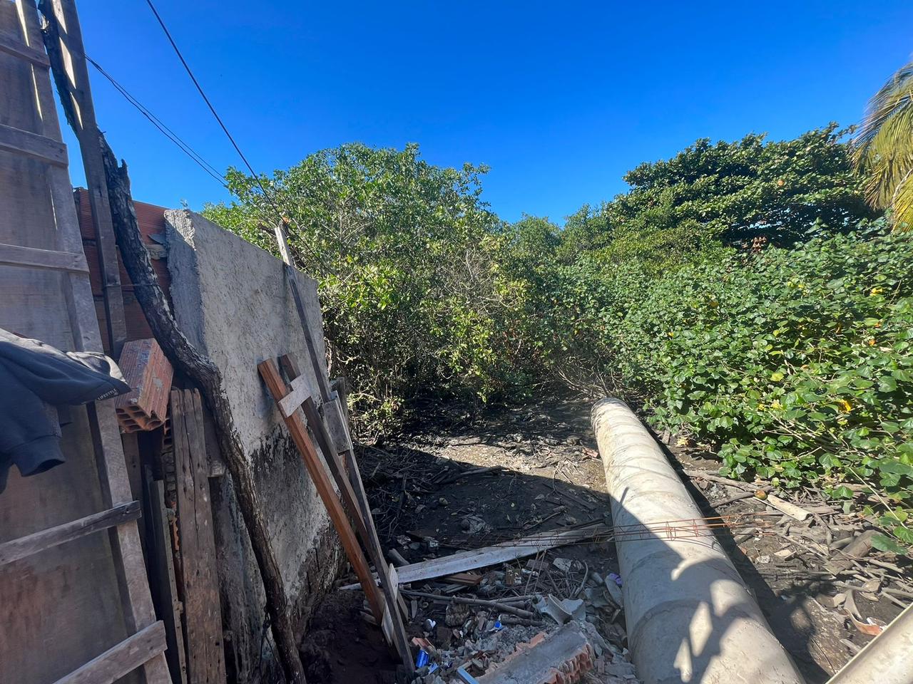 Operação conjunta notifica morador por degradar Área de Preservação Permanente Divulgação SEMA 3