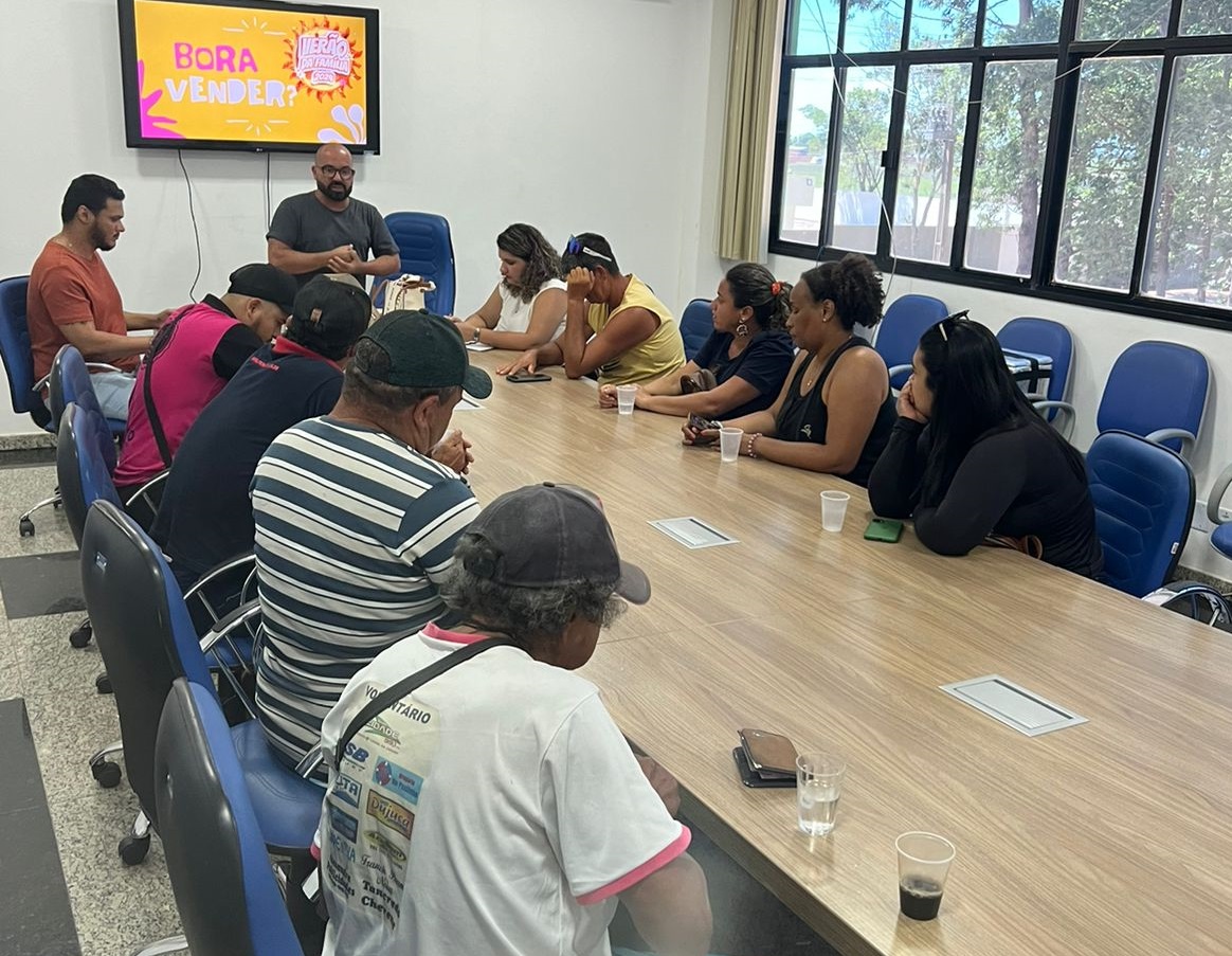 SecTur promove encontro de capacitação para ambulantes da faixa de areia ASCOM SFI 1