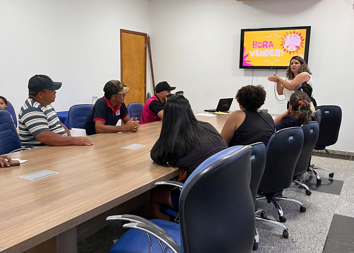 SecTur promove encontro de capacitação para ambulantes da faixa de areia ASCOM SFI 2