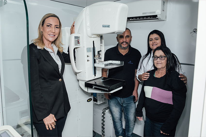 YARA CAMINHÃO OUTUBRO ROSA