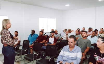 Prefeita e pequenos produtores discutem avanços da agricultura familiar na merenda escolar
