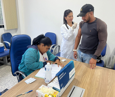 Vacinação contra gripe é realizada na sede da prefeitura