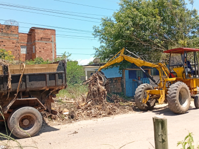 Mutirão da limpeza segue com serviço de roçadeira em Gargaú