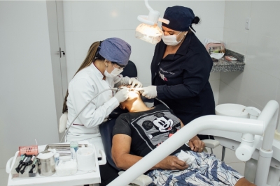 Após dois anos, atendimento clínico odontológico é retomado em Guaxindiba