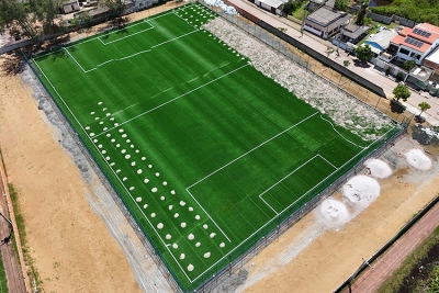Obras no campo de futebol de Barra do Itabapoana em fase de conclusão