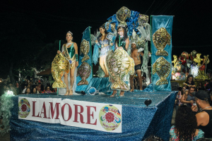 Oito blocos em cinco praias agitam domingo de Carnaval