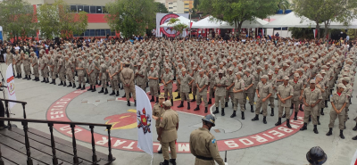 Vice-prefeito presente na formatura da 1ª turma de militares temporários do Corpo de Bombeiros do Estado