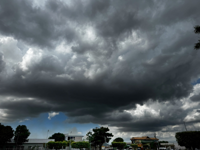 Defesa Civil emite alerta para chuvas fortes até domingo