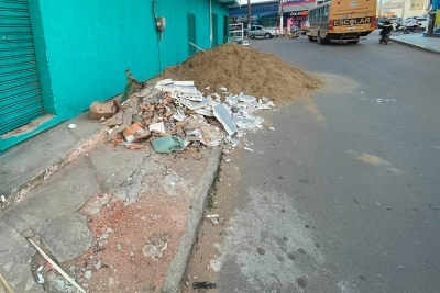 Secretaria de Obras fiscaliza entulhos de obras em vias públicas
