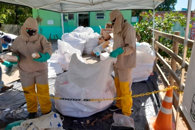 Descarte de embalagens de agrotóxicos em Praça João Pessoa, nesta quinta (10)