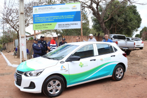 Floresta: prefeita Francimara assina ordem de serviço para pavimentação de 3 ruas e entrega carro 0 km à UBS