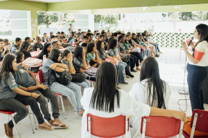 Gravidez na adolescência é tema de palestra em escolas municipais de SFI