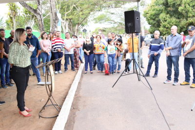 Prefeita Francimara entrega carro ao ESF de Pingo D’Água e assina Ordem de Serviço para construção de praça na mesma localidade