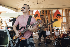 Show com Luciano Botinelly em Manguinhos encerra o “Verão do Seu Jeito”