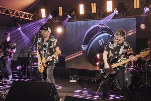 Muito rock e energia boa marcaram a penúltima noite do Moto Fest