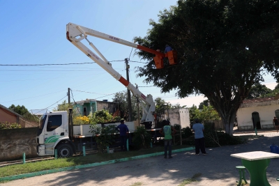 Prefeitura de SFI intensifica limpeza e poda nas estradas