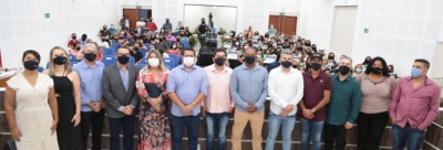 Gestores escolares tomam posse durante cerimônia na Câmara