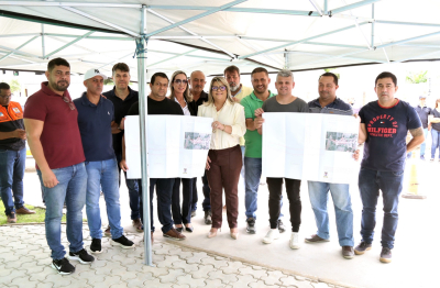 Prefeita assina Ordem de Serviço para pavimentação em Amontado e entrega caminhonete 0km para a Secretaria de Obras