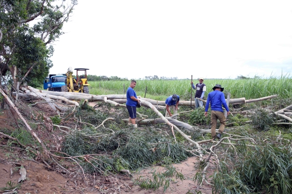 Prefeitura presta serviços imediatos à população após chuvas fortes