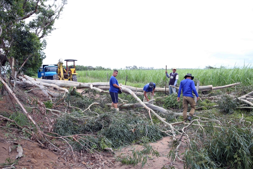 Prefeitura presta serviços imediatos à população após chuvas fortes