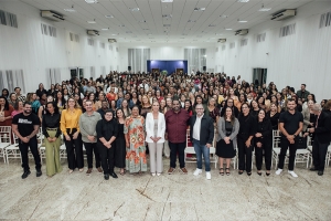 Dia do Professor é celebrado com homenagens, música e confraternização