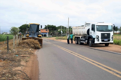 Secretaria de Obras realiza melhorias e serviços de limpeza em estradas de São Francisco