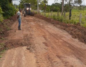 Manutenção de estradas prossegue em várias localidades