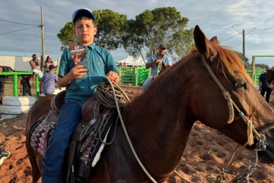 Competidor de 8 anos vence Prova do Laço Comprido