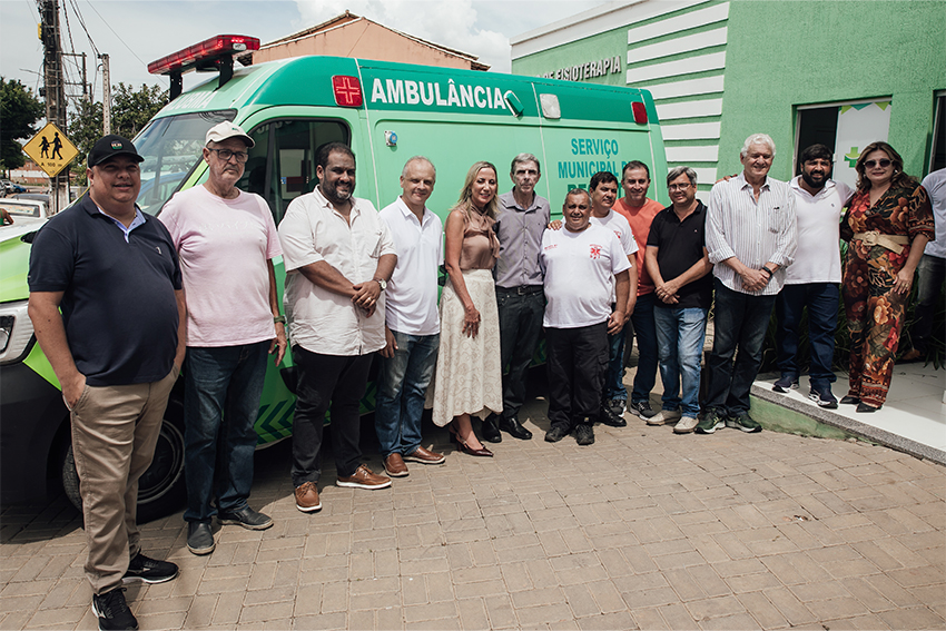 CORPO ENTREGA DA AMBULÂNCIA 1