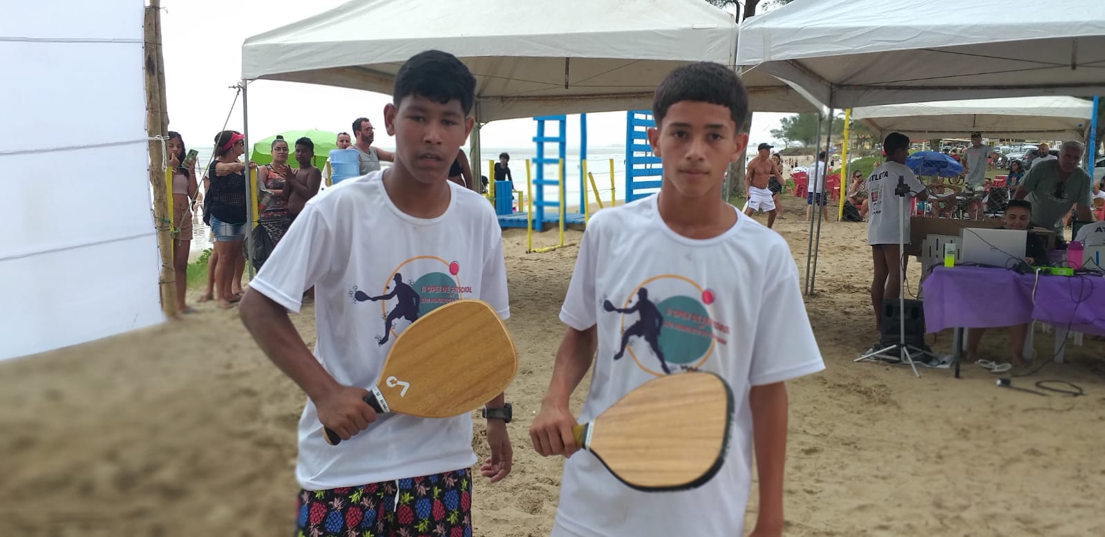 Dupla de 14 anos Frescobol