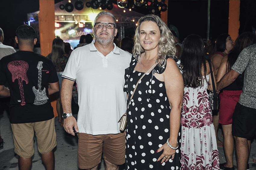 GUSTAVO E MAENILSE ESTAÇÃO RETRÔ.jpg