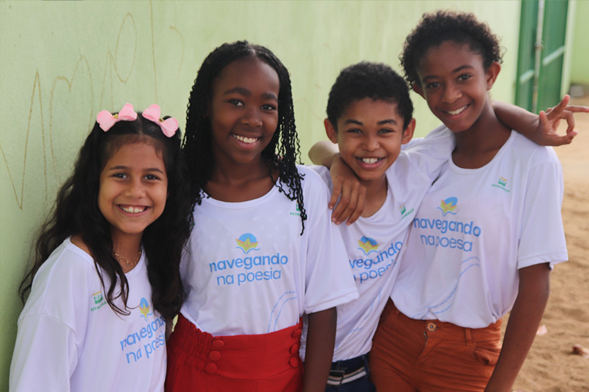 NAVEGANDO NA POESIA DESERTO FELIZ IV