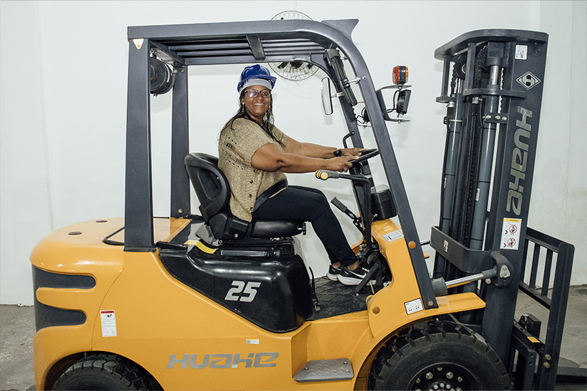 PERSONAGEM EMPILHADEIRA