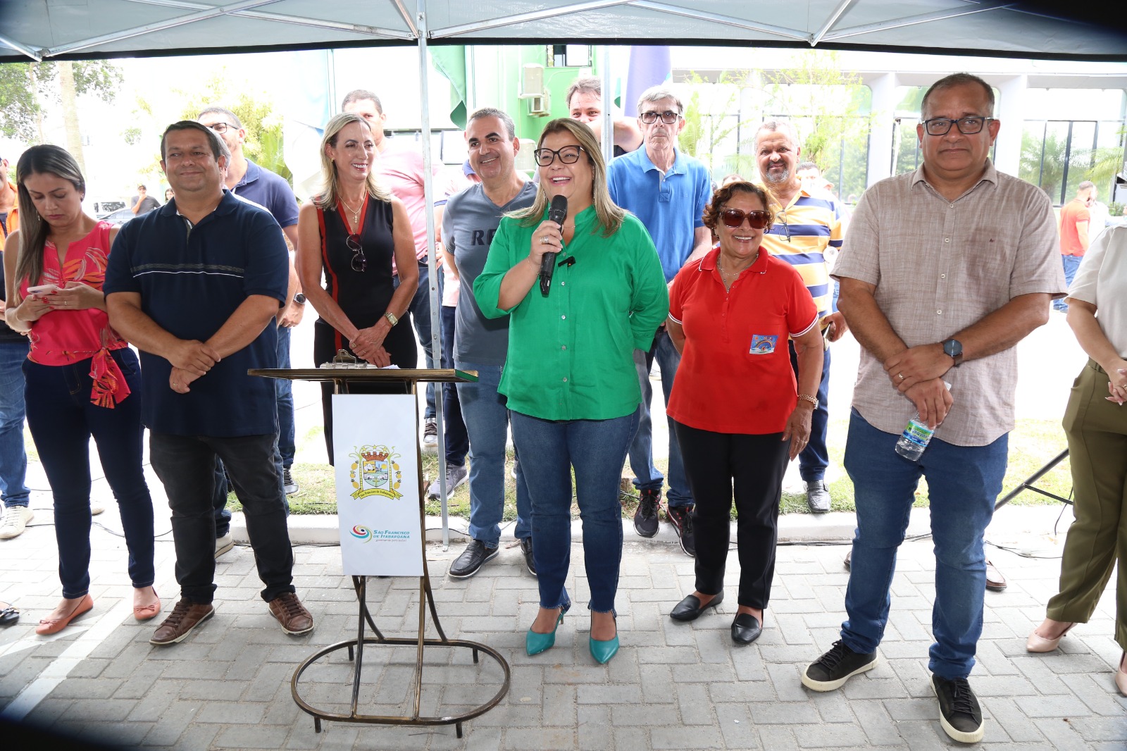 Prefeita entrega vans para Apae e Arco íris de Luz ASCOM SFI Wagner Fraga 10