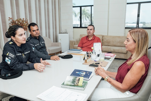 Prefeita reforça parceria com a Polícia Militar em encontro com a nova comandante do 8º BPM