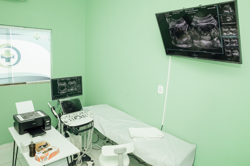 Manoel Carola recebe novo aparelho de ultrassonografia e amplia atendimento à população