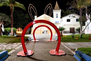 “Páscoa Encantada”: prefeitura conclui instalação dos enfeites