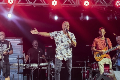 Gil Paixão leva axé e nostalgia para Barra do Itabapoana