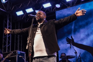 Show de Samuel Messias lota o 37º Festival do Maracujá   