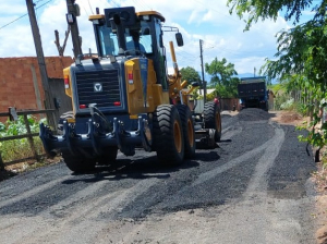 Ações de manutenção em vias públicas de várias localidades