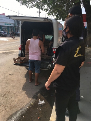 Postura inicia operação para manter as calçadas livres