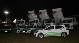 Prefeita entrega sete veículos 0km para atender quatro secretarias