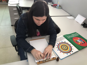 Smec desenvolve projeto para alunos cegos e com baixa visão