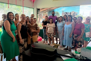 Pacientes com fibromialgia participam de última ação do mês da mulher