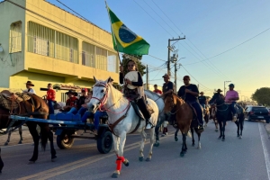 Cavalgada tradicional reúne centenas no Festival do Maracujá