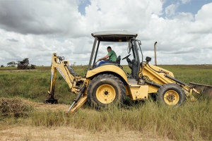 São Francisco recebe novas máquinas e avança na limpeza de canais
