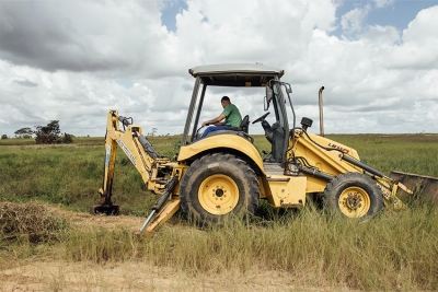 São Francisco recebe novas máquinas e avança na limpeza de canais