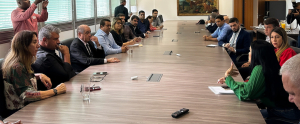 Prefeita e vice-prefeito participam de reunião com presidente da Alerj