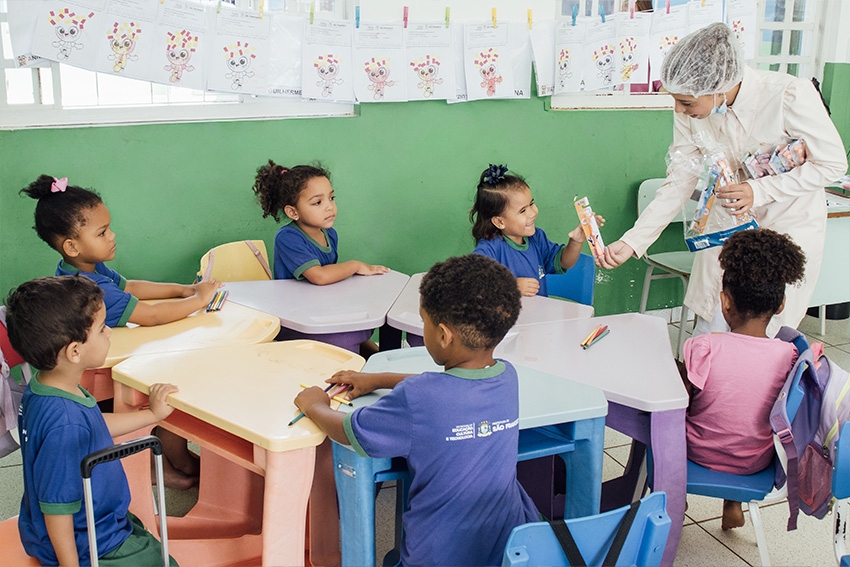 Projeto Educar Sorrindo inicia atendimentos com Odontomóvel em Floresta